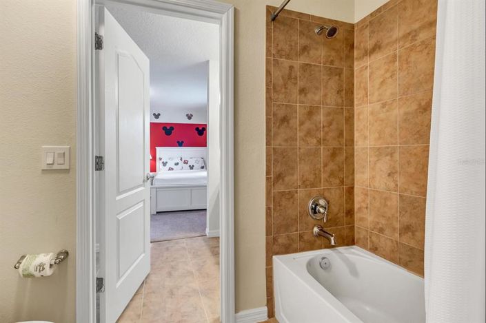 Image No.53-8 Bed Property for sale