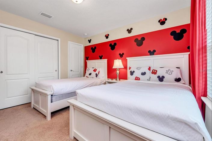 Image No.56-8 Bed Property for sale