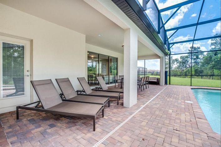 Image No.60-8 Bed Property for sale