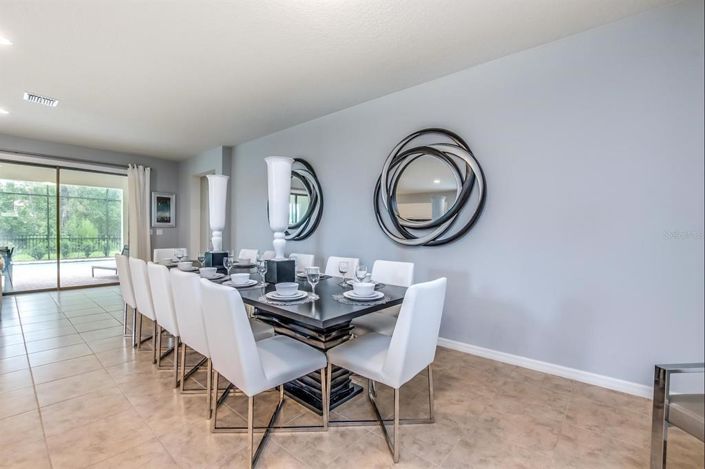 Image No.8-8 Bed Property for sale