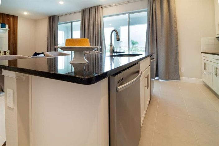 Image No.11-6 Bed Property for sale