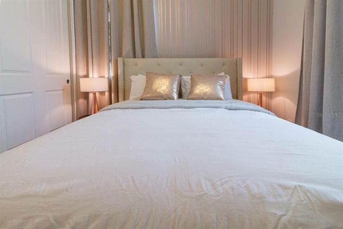 Image No.15-6 Bed Property for sale