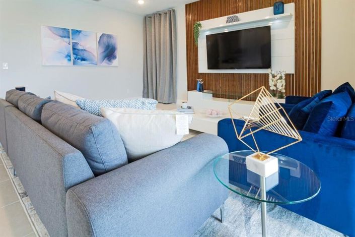 Image No.5-6 Bed Property for sale