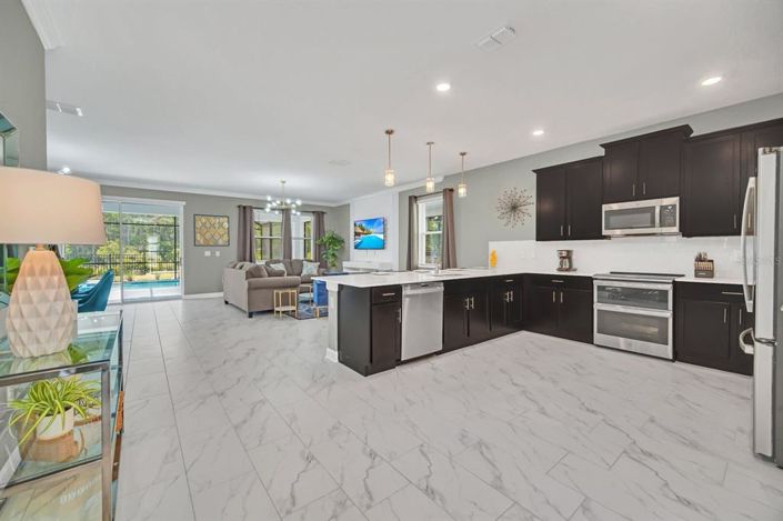 Image No.37-9 Bed Property for sale