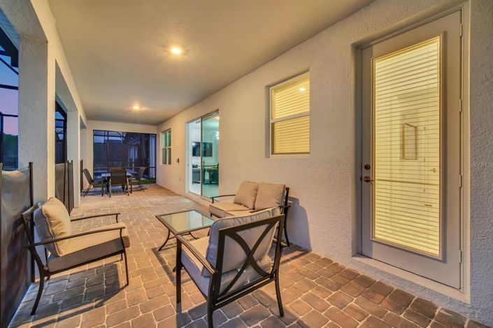 Image No.68-9 Bed Property for sale