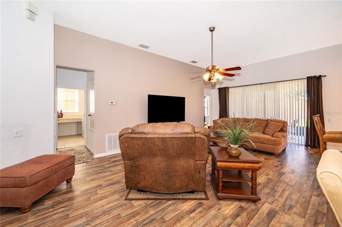 Image No.11-3 Bed Property for sale