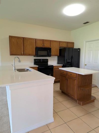 Image No.10-4 Bed Property for sale