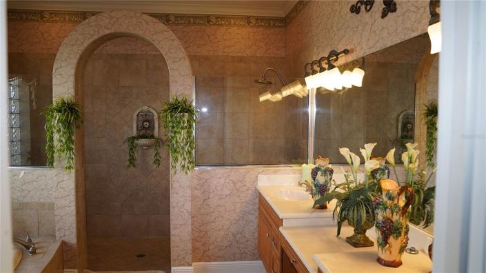 Image No.29-4 Bed Property for sale