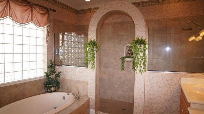 Image No.30-4 Bed Property for sale