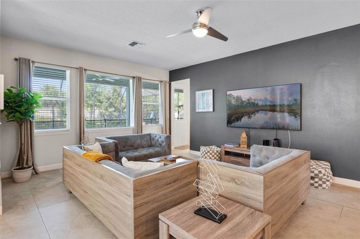 Image No.11-7 Bed Property for sale