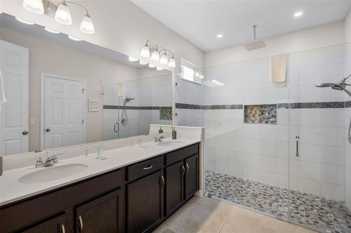 Image No.25-7 Bed Property for sale