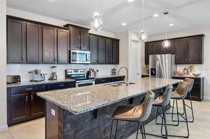 Image No.7-7 Bed Property for sale