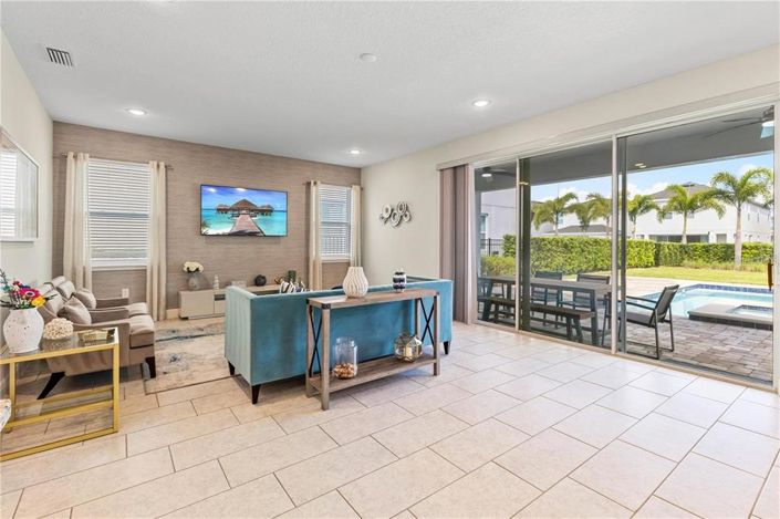 Image No.24-5 Bed Property for sale