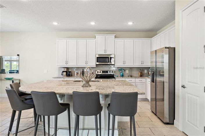 Image No.9-5 Bed Property for sale