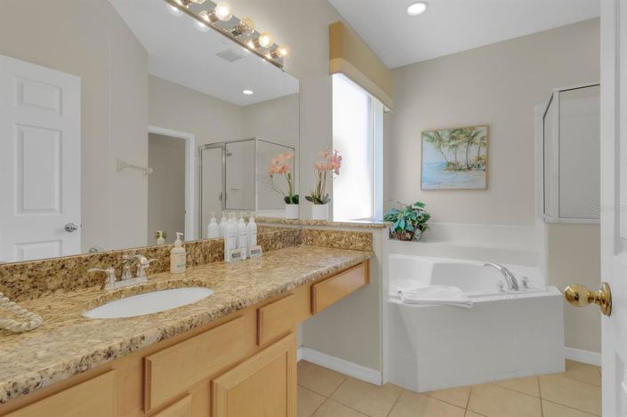 Image No.24-7 Bed Property for sale