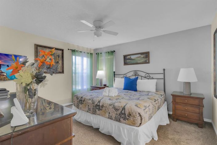 Image No.28-7 Bed Property for sale