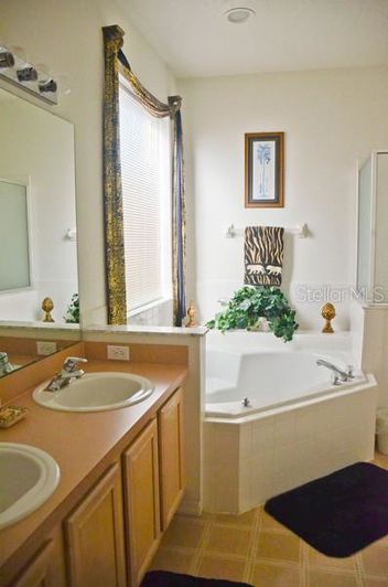 Image No.8-7 Bed Property for sale