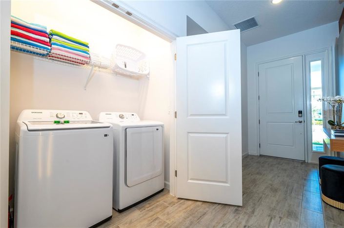 Image No.17-9 Bed Property for sale