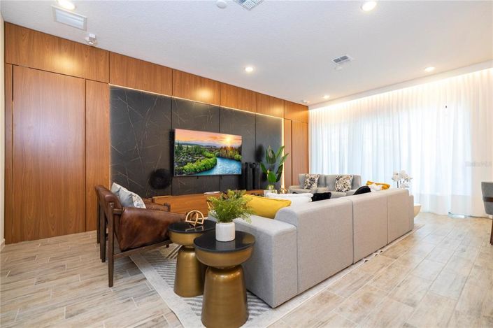 Image No.26-9 Bed Property for sale