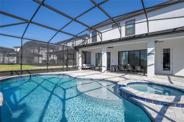 Image No.3-9 Bed Property for sale