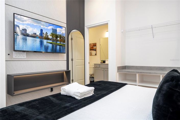 Image No.30-9 Bed Property for sale