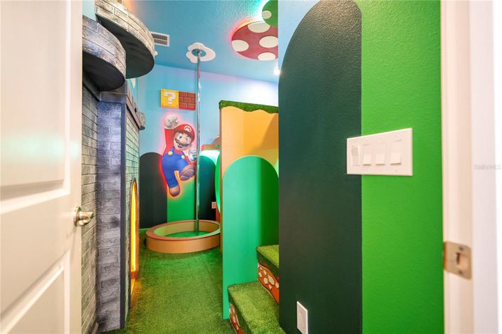 Image No.32-9 Bed Property for sale