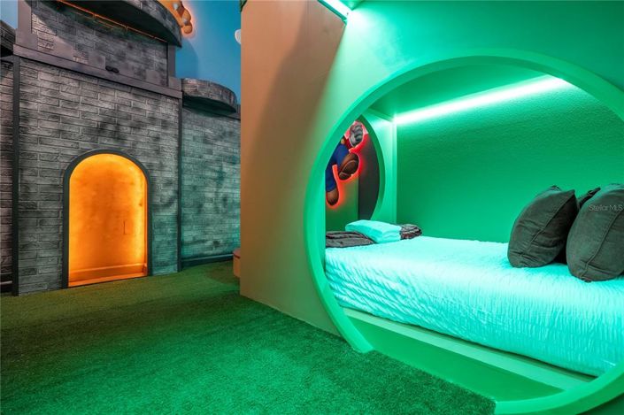 Image No.37-9 Bed Property for sale