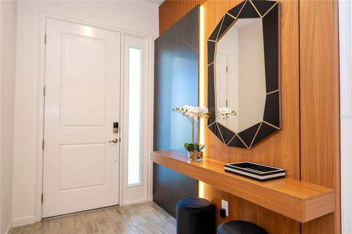 Image No.5-9 Bed Property for sale