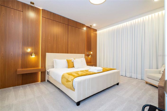 Image No.6-9 Bed Property for sale