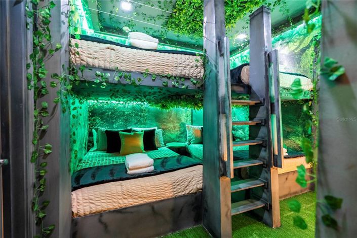 Image No.60-9 Bed Property for sale