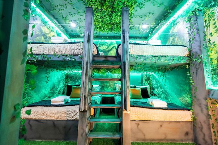 Image No.62-9 Bed Property for sale