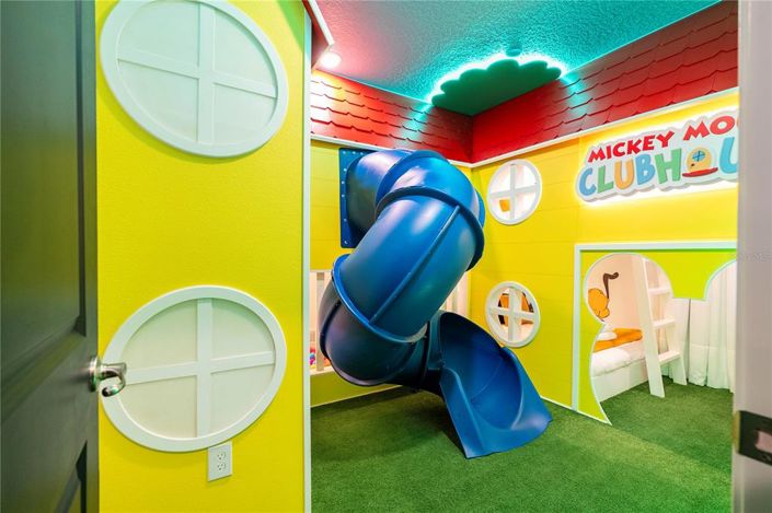 Image No.65-9 Bed Property for sale