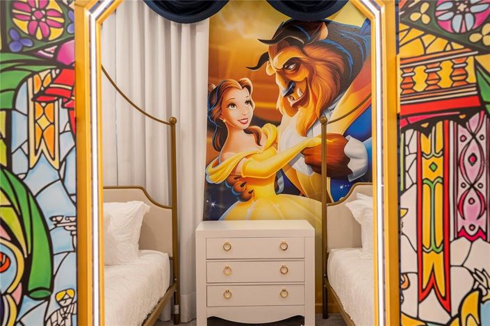 Image No.72-9 Bed Property for sale