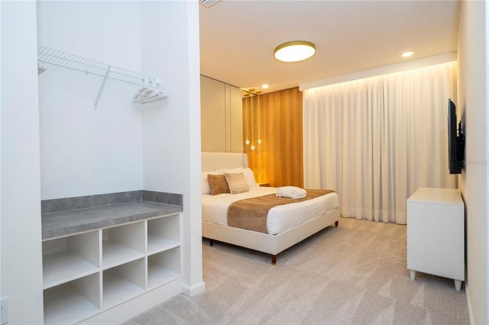 Image No.83-9 Bed Property for sale