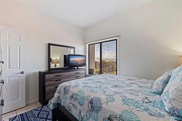 Image No.10-2 Bed Property for sale