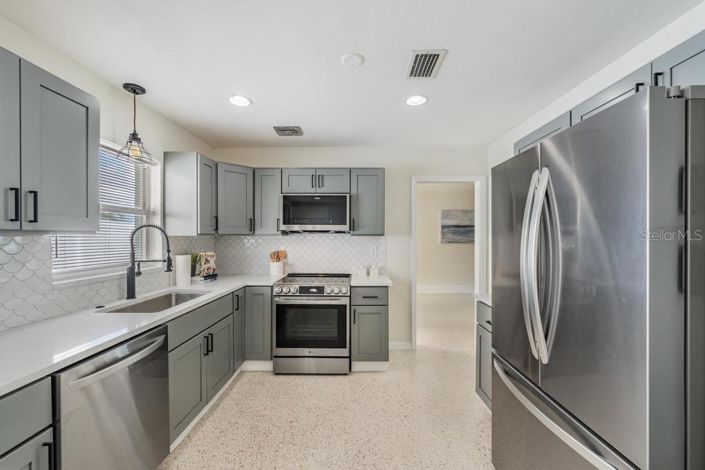 Image No.10-3 Bed Property for sale