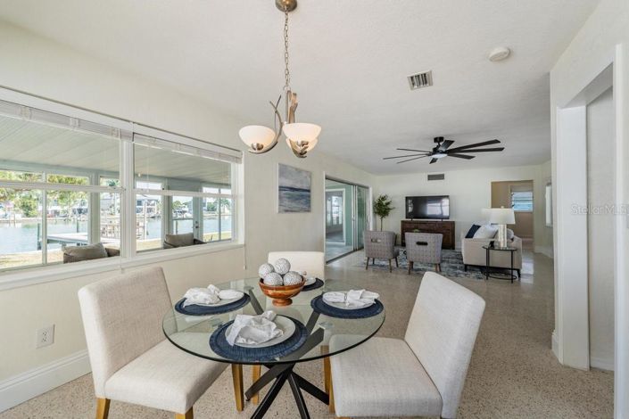 Image No.6-Propriété de 3 chambres à vendre à Treasure Island