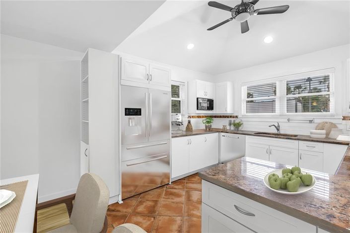 Image No.10-3 Bed Property for sale