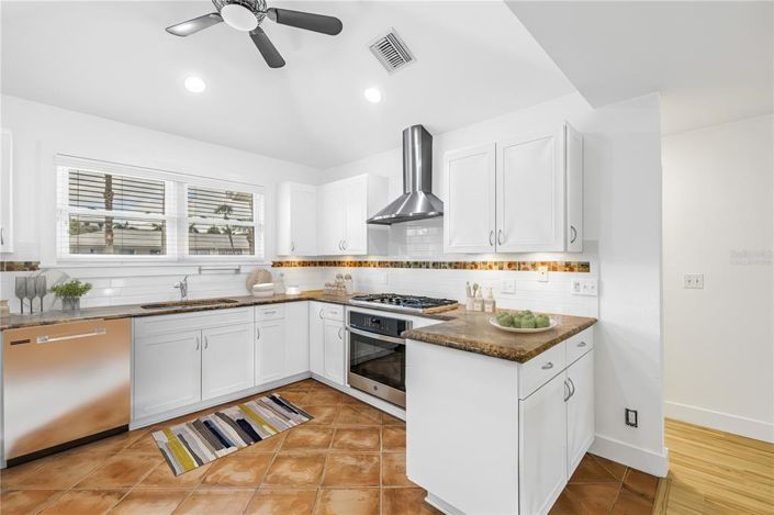 Image No.11-3 Bed Property for sale