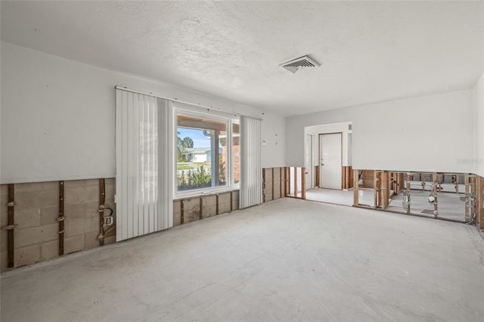 Image No.19-3 Bed Property for sale