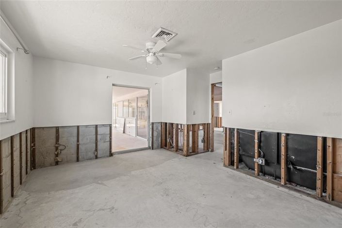 Image No.27-3 Bed Property for sale