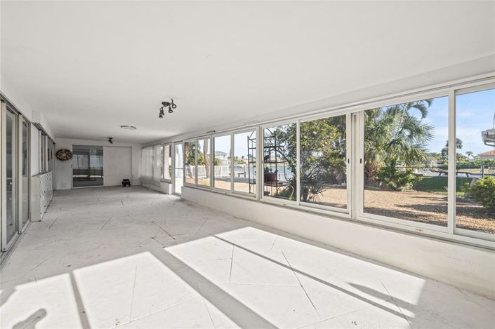 Image No.28-3 Bed Property for sale