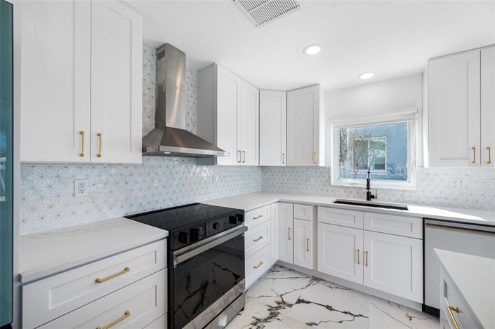 Image No.17-3 Bed Property for sale