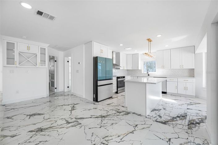 Image No.18-3 Bed Property for sale