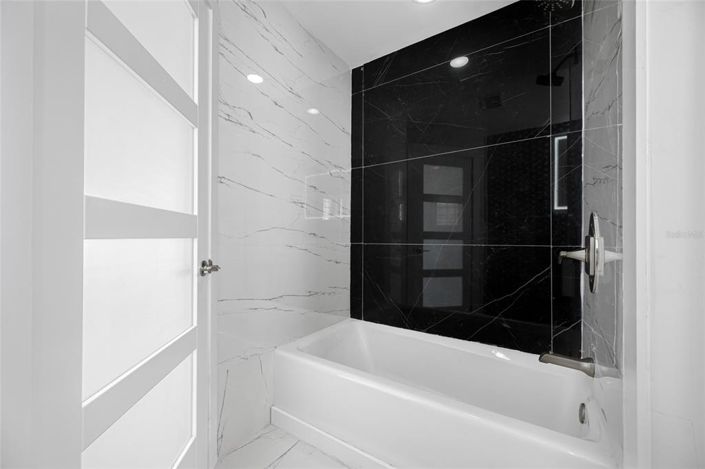 Image No.32-3 Bed Property for sale