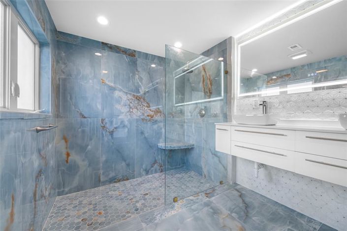 Image No.40-3 Bed Property for sale