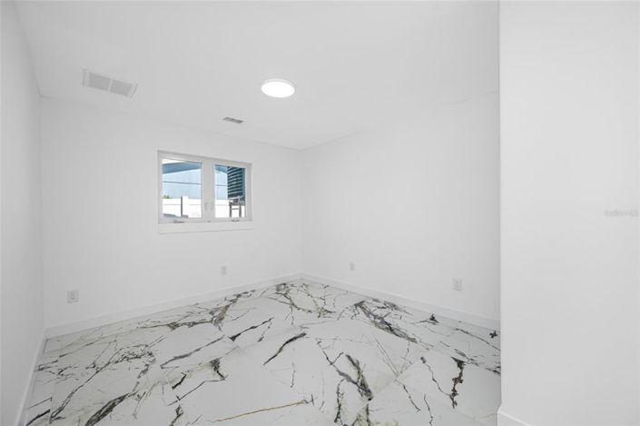 Image No.44-3 Bed Property for sale