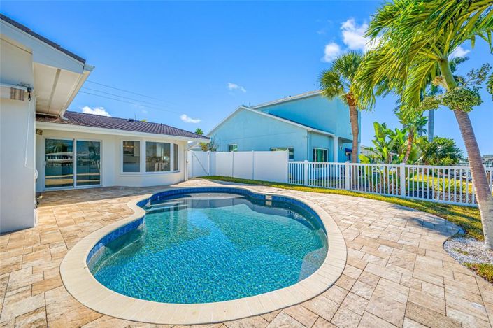 Image No.50-3 Bed Property for sale