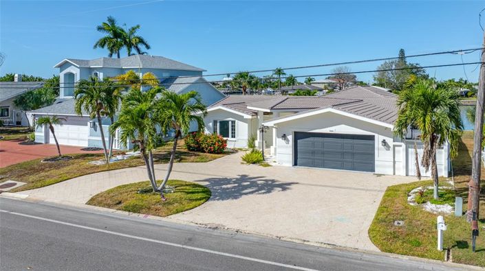 Image No.52-3 Bed Property for sale