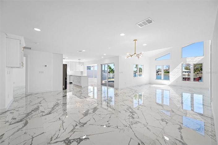 Image No.8-3 Bed Property for sale